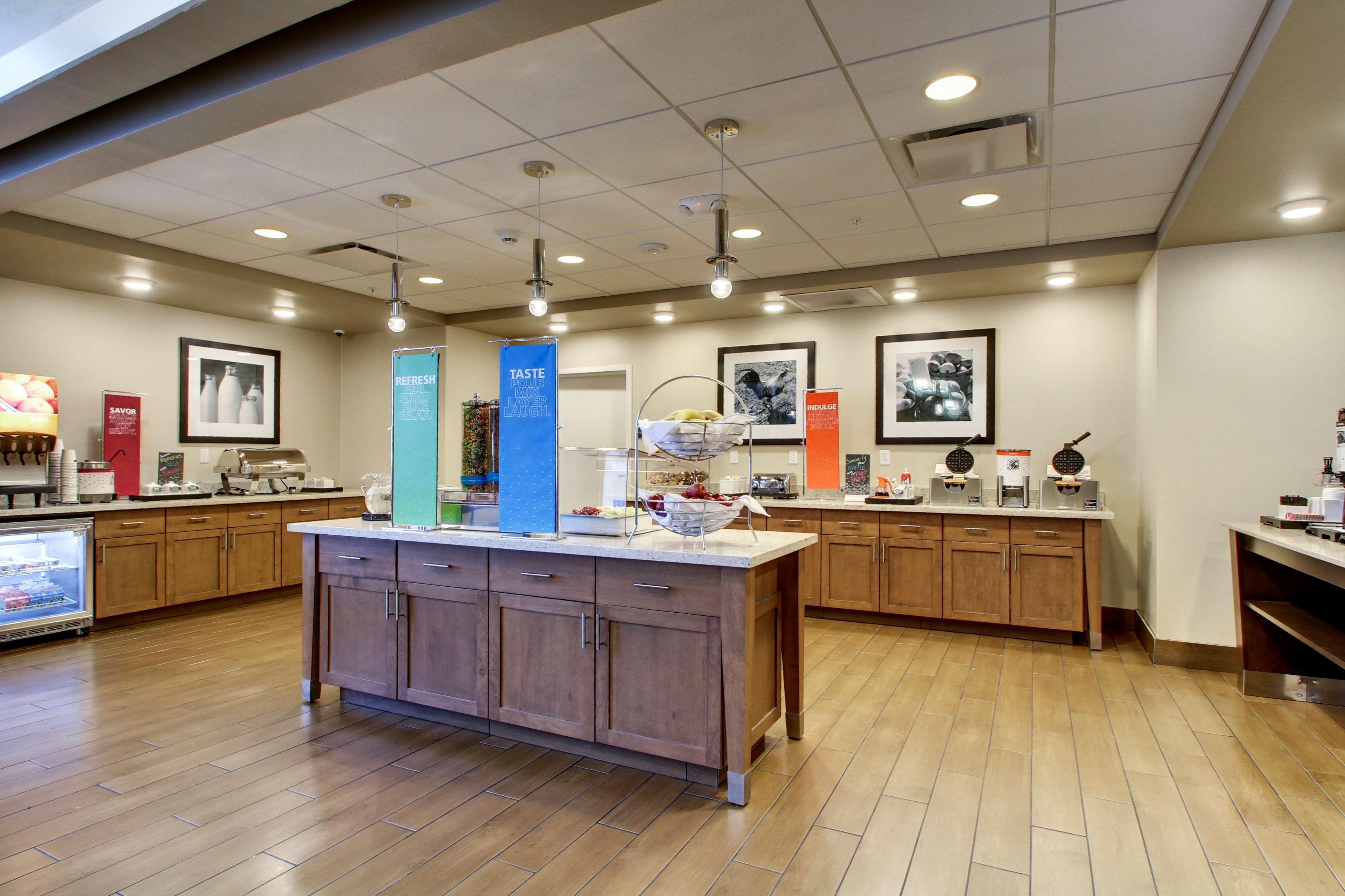 Hampton Inn & Suites Milwaukee West West Allis Exterior foto