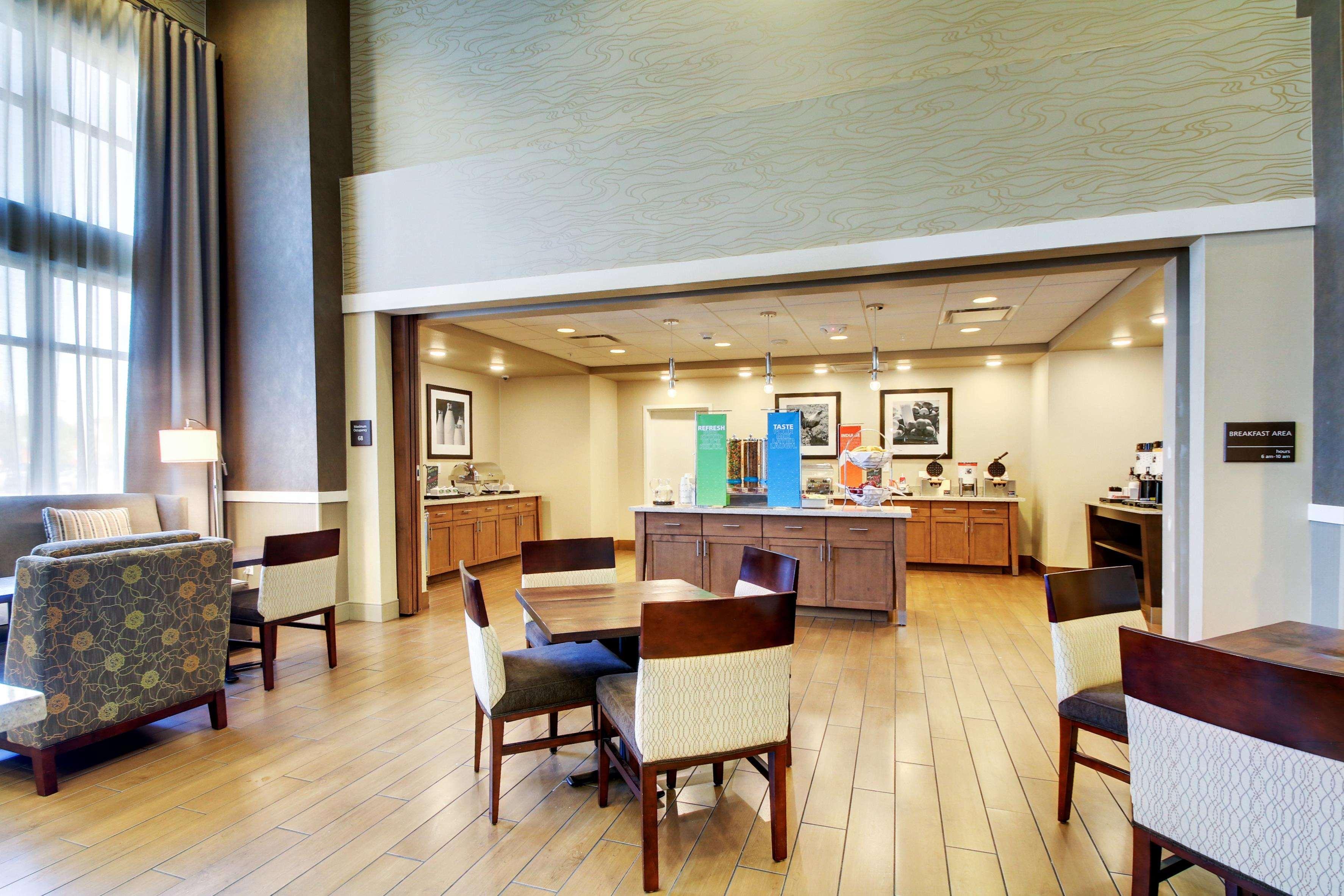 Hampton Inn & Suites Milwaukee West West Allis Exterior foto
