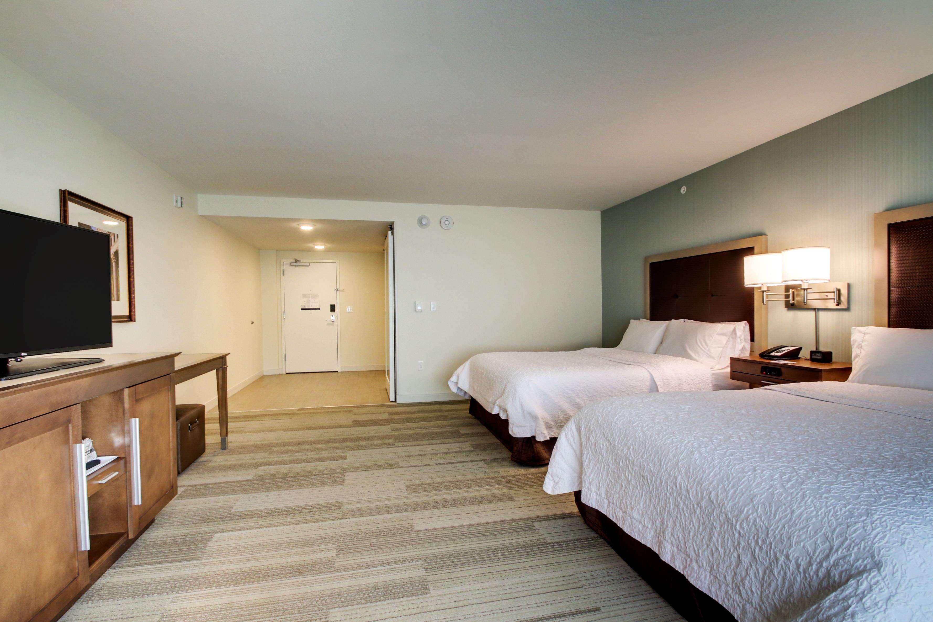 Hampton Inn & Suites Milwaukee West West Allis Exterior foto